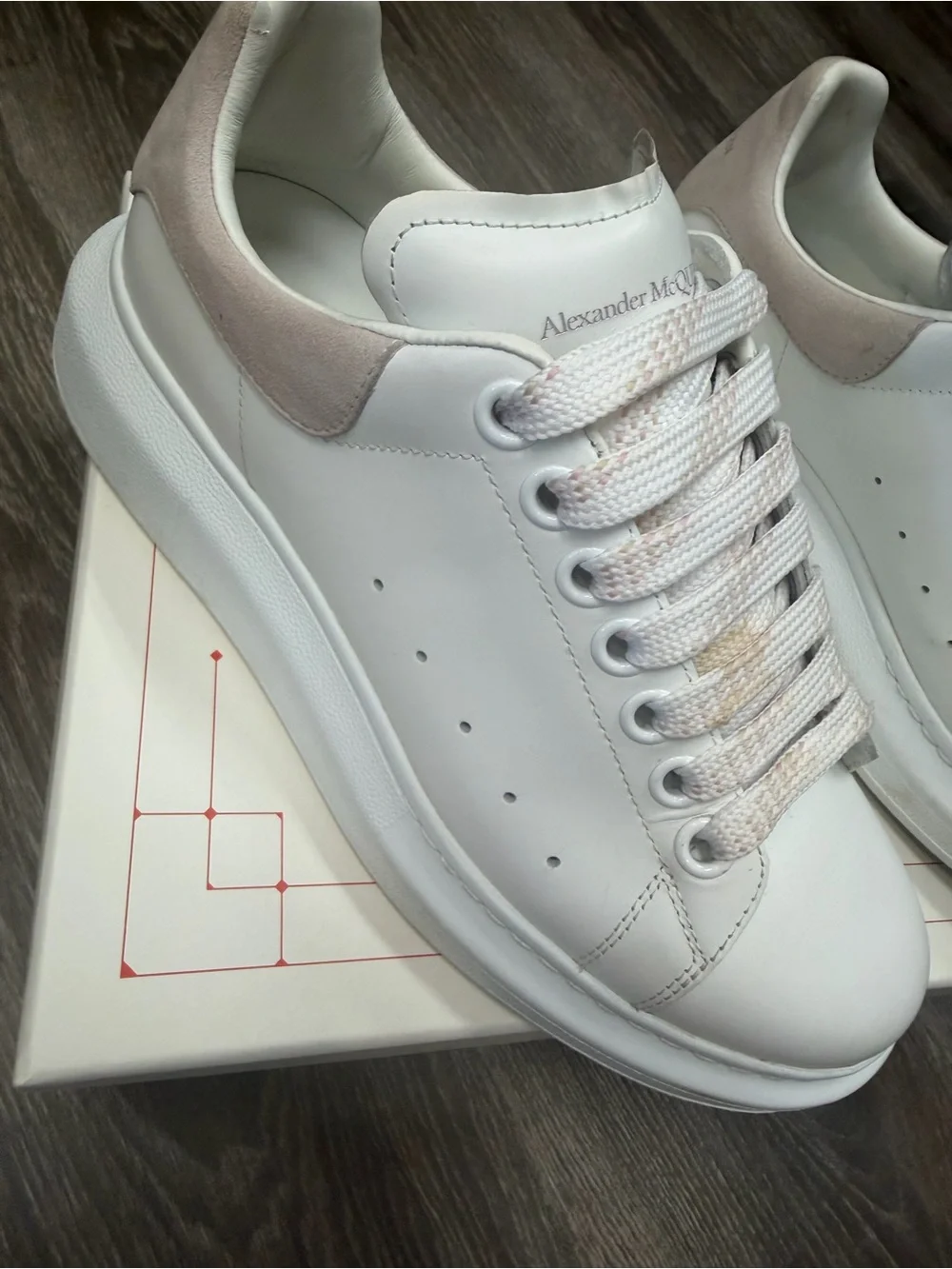 Alexander McQueen White Leather Sneakers with Blush-Patterned Laces